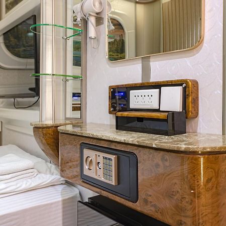 Caps Lock Future Hotel Αστάνα Εξωτερικό φωτογραφία